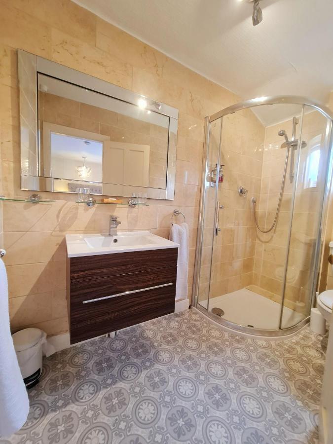Beaufort Lodge - Central Location & Free Parking تونتون المظهر الخارجي الصورة